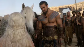 El cinturón de las bodas de oro de Khal Drogo (Jason Momoa) en la temporada 1 de Game of Thrones