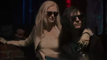 Les gants blancs en cuir de Eve (Tilda Swinton) dans Only Lovers Left Alive