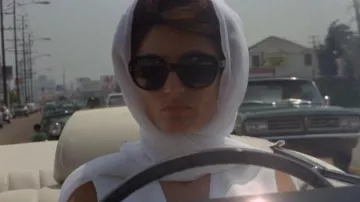 Les lunettes de soleil de Lola (Anouk Aimée) dans Model Shop