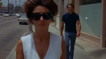 Les lunettes de soleil de Lola (Anouk Aimée) dans Model Shop
