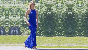 The blue dress Betty Cooper (Lili Reinhart) on the shooting of Riverdale S02
