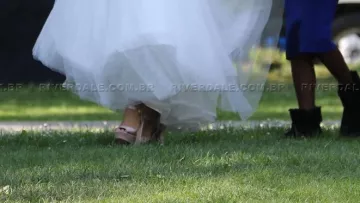 Les sandales rose satin de Veronica Lodge (Camila Mendes) dans Riverdale S02