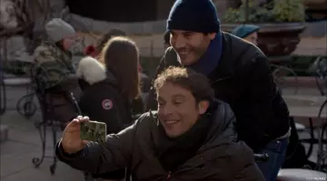 La coque du smartphone de Denis Blouley (Bruno Salomone) dans Fais pas ci Fais pas ça S06E08