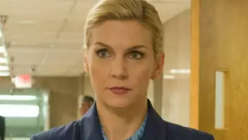 Les boucles d'oreilles de Kim Wexler (Rhea Seehorn) dans Better Call Saul S03