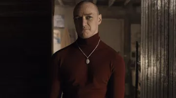 The sweater turtleneck bordeaux Kevin (James McAvoy) in Split