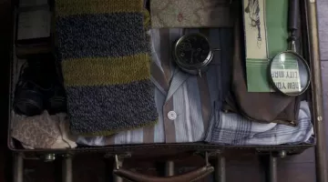 The travel alarm clock by Norbert Dragon (Eddie Redmayne) in Fantastic Animals