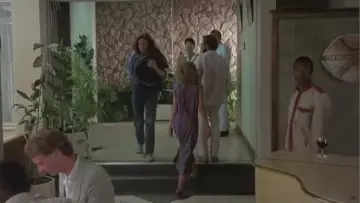 Les tennis à lacets Bensimon de Diane (Sigourney Weaver) dans Gorilles dans la brume