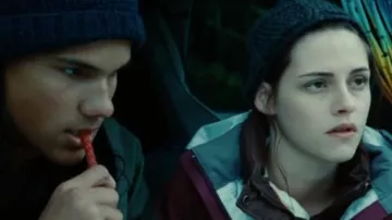 Jacob Black's (Taylor Lautner) Twizzlers candy in Twilight, Capítulo 1: Fascinación