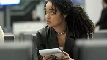 The black blazer in leather Kat (Aisha Dee) in The Bold Type S01E09