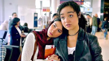 The top printed white Ann Demeulemeester Kat's (Aisha Dee) in The Bold Type S01E09