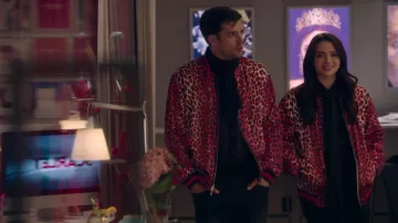 The jacket pink printed cheetah Jane Sloane (Katie Stevens) in The Bold Type S01E09
