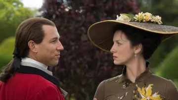 Pendientes de Claire Fraser (Caitriona Balfe) en Outlander S02E05