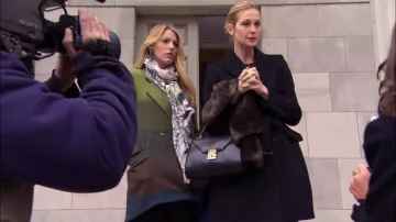 Le manteau vert color block Kaelen de Serena van der Woodsen (Blake Lively) dans Gossip girl S05E21