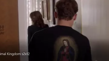 The black t-shirt print Virgin Mary pleading, Joshua Cody / J (Finn Cole) in the Animal Kingdom S02E12