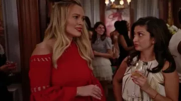 La robe Jonathan Simkhai de Kelsey Peter (Hilary Duff) dans Younger S04E10