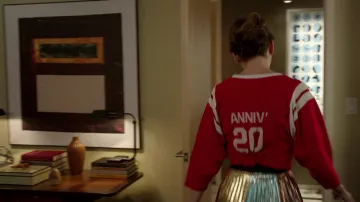 The t-shirt Annies' 20 Liza Miller (Sutton Foster) in Younger S04E05