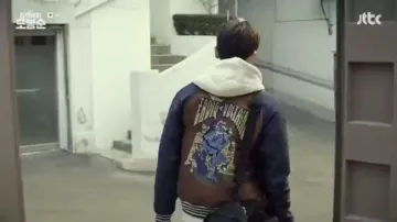 Le bomber Zadig & Voltaire de An Min Hyeok (Park Hyung Sik) dans Strong Woman Do Bong Soon S01E04