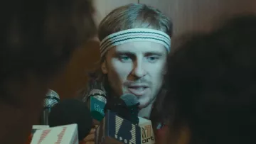 Le bandeau de Björn Borg (Sverrir Gudnason) dans Borg vs. McEnroe