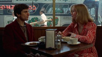 La veste en velour rouge de Travis Bickle (Robert De Niro) dans Taxi Driver