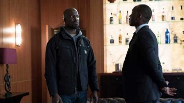 Chaqueta Carhartt de Luke Cage (Mike Colter) en Luke Cage S01E07