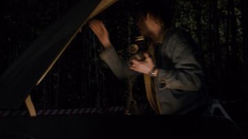 Cámara de película Pentax de Jonathan Byers (Charlie Heaton) en Stranger Things S01E02
