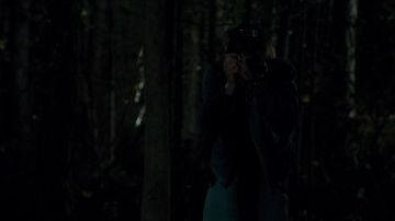 La cámara de Jonathan Byers (Charlie Heaton) en Stranger Things S01E02