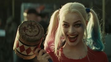El club de la Dra. Harleen Quinzel / Harley Quinn (Margot Robbie) en Suicide Squad