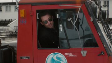 Les lunettes de soleil de Bronson Peary (Hugh Jackman) dans Eddie the Eagle