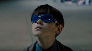 Goggles blue Alton ('jaeden Lieberher) in Midnight Special