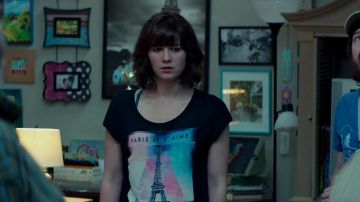 The t-shirt "Paris I love you" to Michelle (Mary Elizabeth Winstead) in 10 Cloverfield Lane