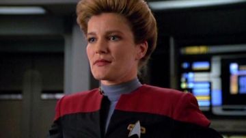 L'uniforme du capitaine Kathryn Janeway (Kate Mulgrew) dans Star Tek : Voyager