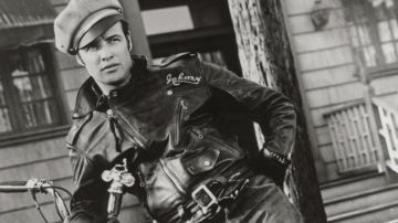 Le Perfecto en cuir de Johnny Strabler (Marlon Brando) dans L'équipée Sauvage