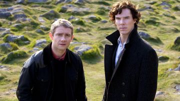 The jacket collar velvet John Watson (Martin Freeman) in Sherlock S02E02