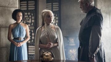 Vestido sin mangas de Missandei (Nathalie Emmanuel) en Juego de Tronos S05E01