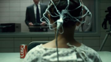 La lata de Coca-Cola martirizada por Eleven (Millie Bobby Brown) en Stranger Things