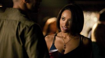 Necklace gem teardrop of Bonnie (Katerina Graham) in The Vampire Diaries
