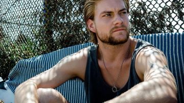 Medal St Christophe de Deran Cody (Jake Weary) in the Animal Kingdom