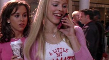 El cárdigan rosa de Regina Georges en Mean Girls