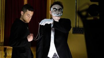 la máscara de la sociedad F en Mr. Robot