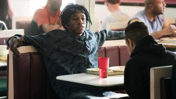 The Adidas tracksuit grey de Leon (Joey Bada$$) in Mr. Robot