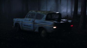 The Ford Anglia version flying of Arthur Weasley (Mark Williams) in Harry Potter and the chamber of secrets
