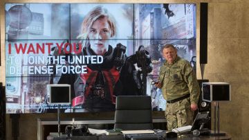 Les enceintes Bang & Olufsen du général Brigham (Brendan Gleeson) dans Edge of Tomorrow