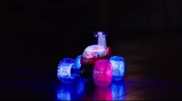 The car light Minx in The Whispers