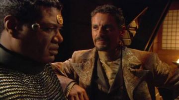 The replica of the symbol of Apophis on the front of teal'c (Christopher Judge) in Stargate SG-1 S09E14