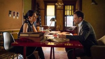 Dress ascot black Dr. Joan Watson (Lucy Liu) in Elementary