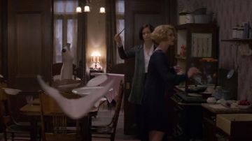 The magic wand of Porpentina Goldstein (Katherine Waterston) in fantastic Animals