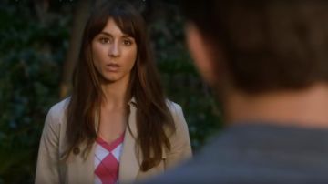 Pullover-pink-and-white of Spencer Hastings in Pretty Little Liars