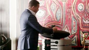 El muelle bowers & Wilkins en la oficina de Lucious Lyon (Terrence Howard) en Empire