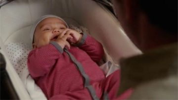 Le pyjama du bébé de Mindy Kaling dans the Mindy Project