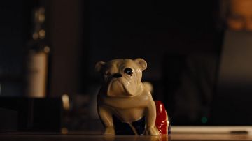 The statue of the Bulldog Royal Doulton on the desk of M (Judi Dench) in Skyfall